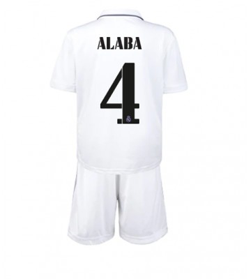 Real Madrid David Alaba #4 babykläder Hemmatröja barn 2022-23 Korta ärmar (+ Korta byxor)